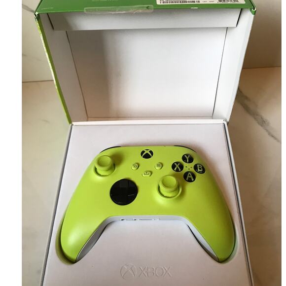 Electric Volt XBOX Wireless Controller for XBOX One and Series X|S Model 1914 - Picture 2 of 9